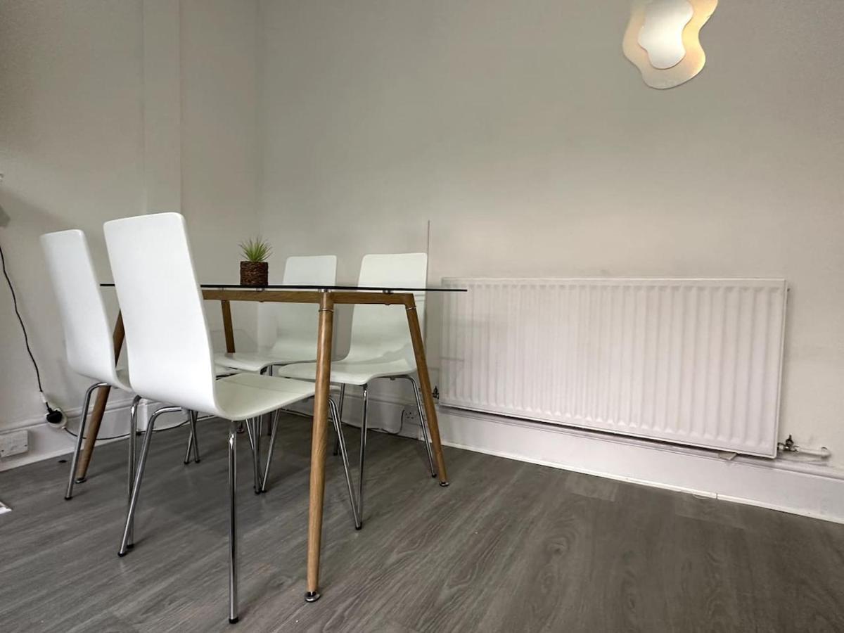 Wonderful 2 Bedroom On Tower Bridge Londres Exterior foto